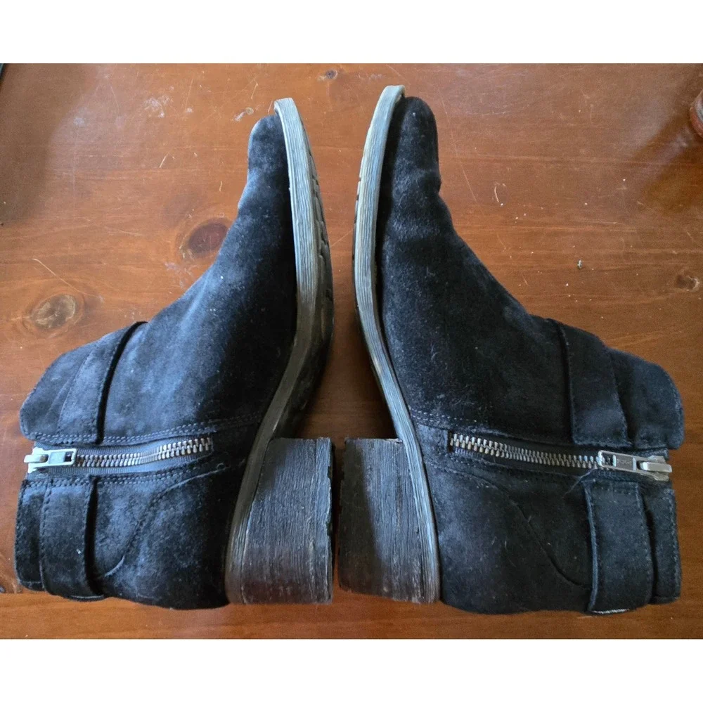 Born black suede